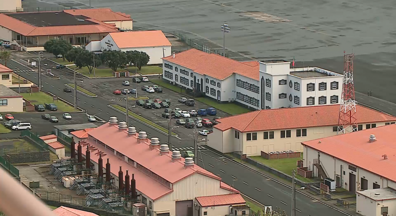 Imagem de Trabalhadores portugueses da Base das Lajes já podem pedir adiantamento dos salários