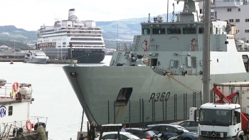 Imagem de Porto de Ponta Delgada encerra devido a disparo acidental de peça de artilharia