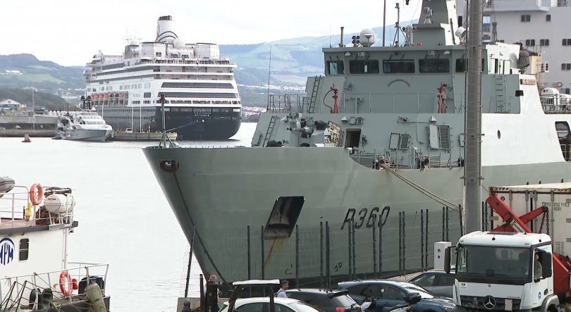 Imagem de Porto de Ponta Delgada encerra devido a disparo acidental de peça de artilharia