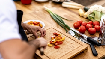 Imagem de Projeto Residência: Chefes de cozinha internacionais trabalham produtos locais nas ilhas do triângulo