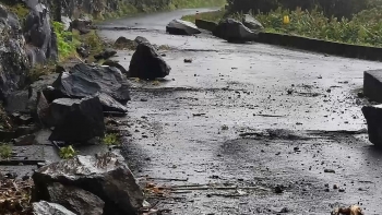 Imagem de Encerrado caminho de acesso à Fajã dos Cubres em São Jorge devido a deslizamento de terras