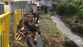 Imagem de Abertas candidaturas para cobrir estragos das intempéries em Água de Pau e Ribeirinha