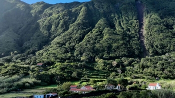 Imagem de Estrada de acesso à Fajã dos Cubres continua encerrada por risco de movimentação de massas