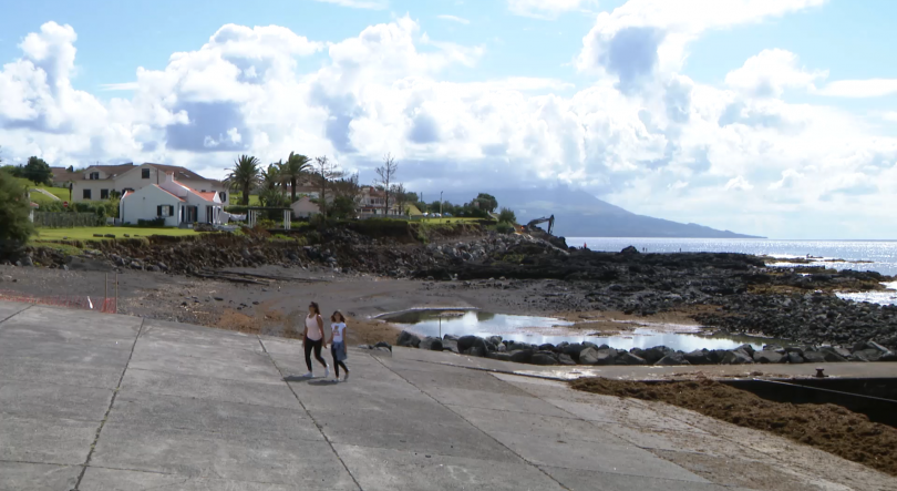 Imagem de Junta de Freguesia da Feteira no Faial com apoio escolar de 50€ para alunos