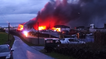 Imagem de Incêndio no Centro de Processamento de Resíduos da Graciosa