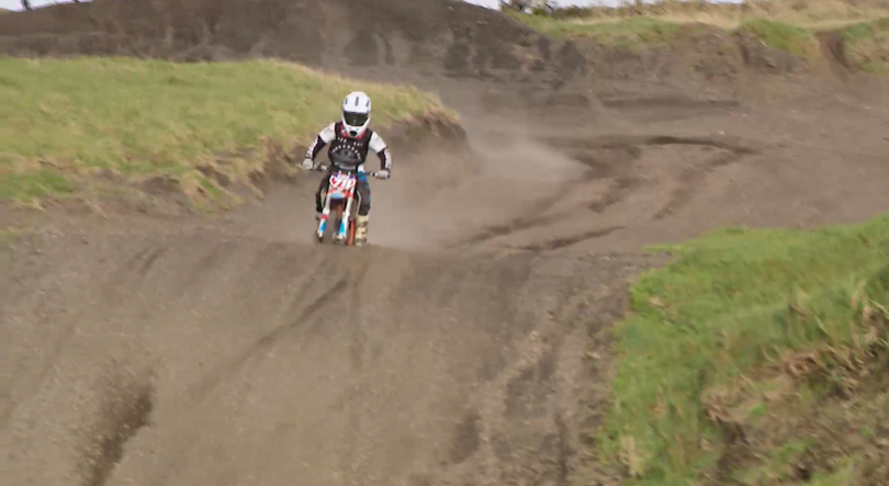 Imagem de Faialense Rodrigo Garcia, de 7 anos, sagra-se campeão nacional de motocross MX50