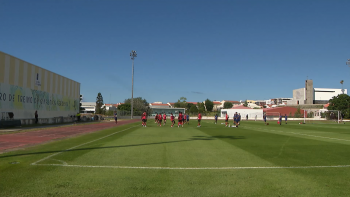 Imagem de Santa Clara defronta Vitória SC com o objetivo de regressar às vitórias