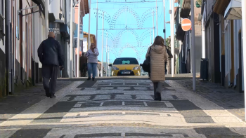 Imagem de Moradores e comerciantes contestam aplicação diurna de herbicidas na Praia da Vitória