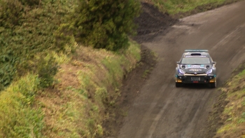 Imagem de Rúben Rodrigues lidera o Azores Rallye