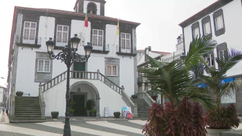 Imagem de Opiniões distintas após primeira reunião camarária de Ponta Delgada