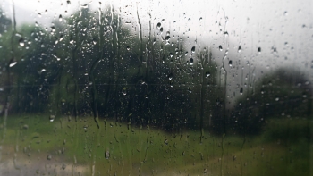 Imagem de Sete ilhas dos Açores sob aviso amarelo devido a chuva forte