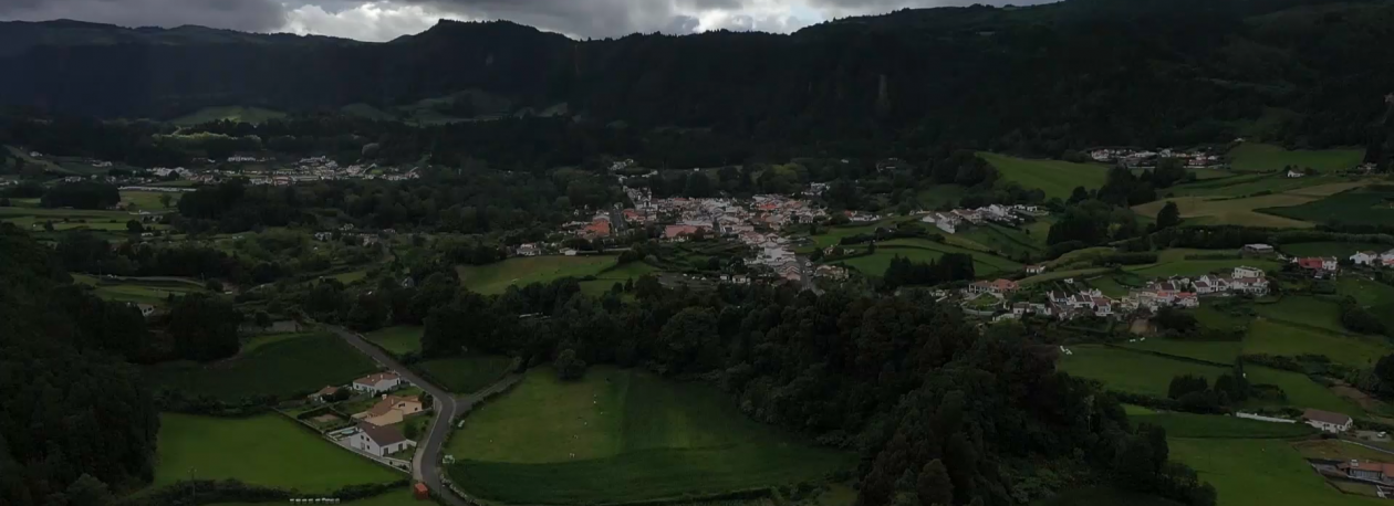 Imagem de Encerrada estrada entre Furnas e Povoação devido a deslizamento de terras