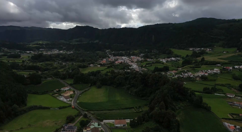 Imagem de Encerrada estrada entre Furnas e Povoação devido a deslizamento de terras