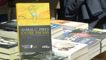 Imagem de ‘Entre Pausas’: Nova obra de Aníbal Pires reúne crónicas do Diário Insular