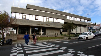 Imagem de Começaram hoje os pedidos de apoio dos trabalhadores da Base das Lajes com salário em atraso