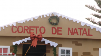 Imagem de Espírito natalício ao rubro no Coreto de Natal em São Roque do Pico