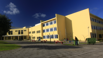 Imagem de Associação de Pais preocupada com falta de condições e degradação da Escola Secundária da Ribeira Grande