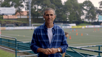 Imagem de Pauleta distribuiu presentes em associação onde já é parte da família