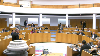 Imagem de Assembleia vai propôr à República que passe também a apoiar emigrantes que voltam para Madeira e Açores