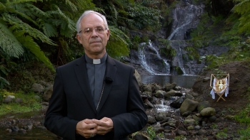 Imagem de Bispo de Angra realça importância dos jovens com filhos na Igreja