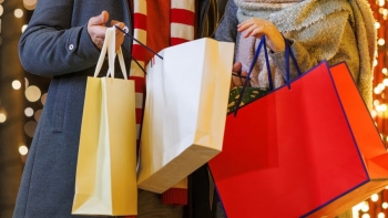 Imagem de Prendas de última hora com menor afluência nos estabalecimentos comerciais da Praia da Vitória