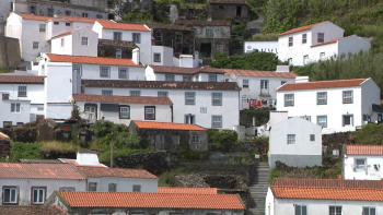 Imagem de Bolieiro: Dificuldades na construção civil no Corvo impedem avanço de obras na aerogare e quartel de bombeiros