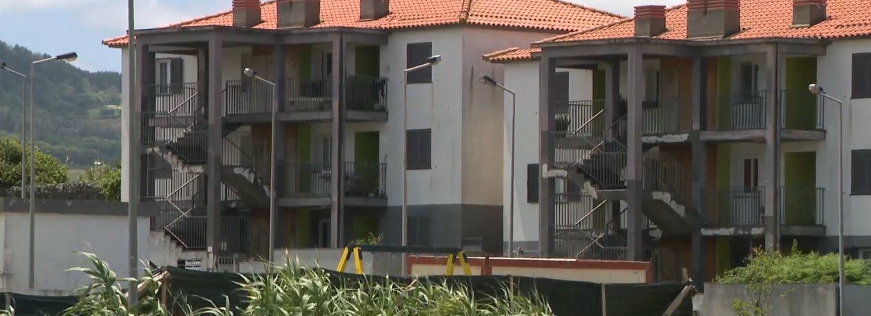 Imagem de Presidente da Junta de Freguesia de Rabo de Peixe preocupado com aumento de famílias despejadas