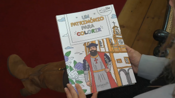 Imagem de 3000 exemplares com monumentos emblemáticos de Angra do Heroísmo distribuídos nas escolas