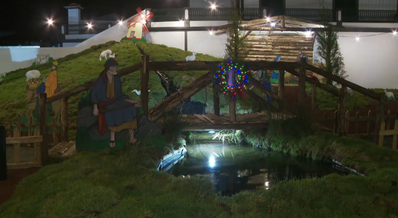 Imagem de Comissão de Festas do Menino Jesus volta a cumprir tradição de enfeitar presépio na Ribeira Grande