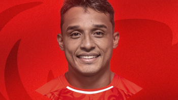 Imagem de Extremo Wellinton Torrão assina pelo Santa Clara até 2028