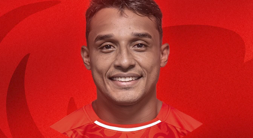 Imagem de Extremo Wellinton Torrão assina pelo Santa Clara até 2028