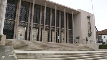 Imagem de Juiz reduz crimes no processo Asclépio: Só 8 arguidos vão a julgamento