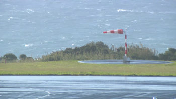 Imagem de Chuva e vento provocam ocorrências em várias ilhas e cancelamento de voos