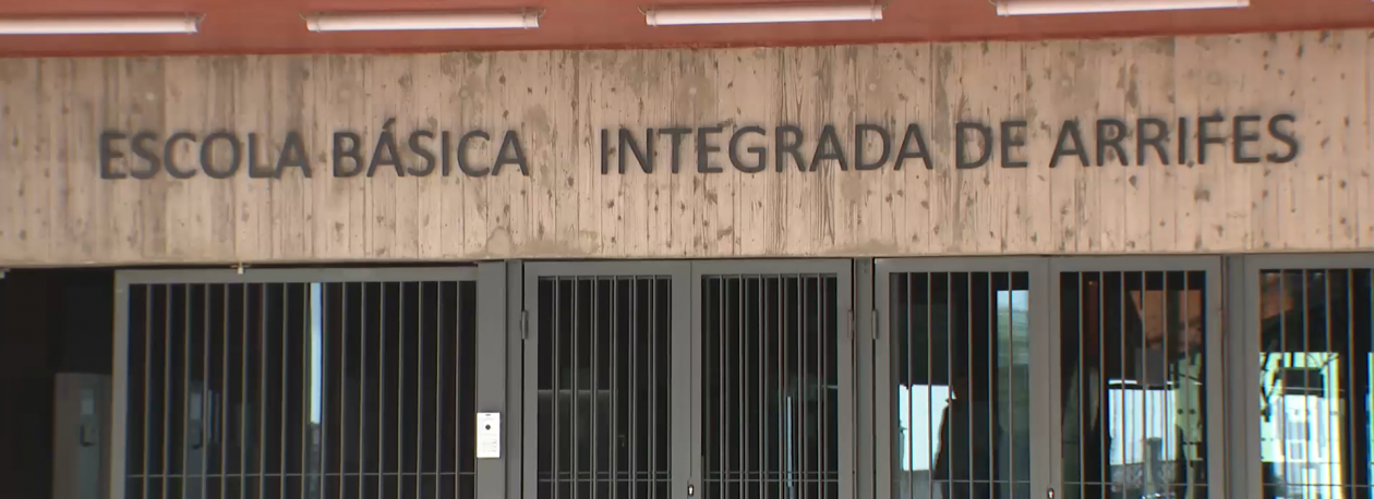 Imagem de Ministério Público: Departamento de Investigação e Ação Penal instaura inquérito a professor suspenso da EBI dos Arrifes