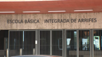 Imagem de Ministério Público: Departamento de Investigação e Ação Penal instaura inquérito a professor suspenso da EBI dos Arrifes
