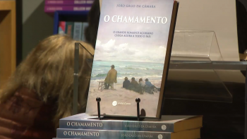 Imagem de Primeiro romance de João Gago da Câmara é considerado melhor obra de 2025 por Carlos Melo Bento