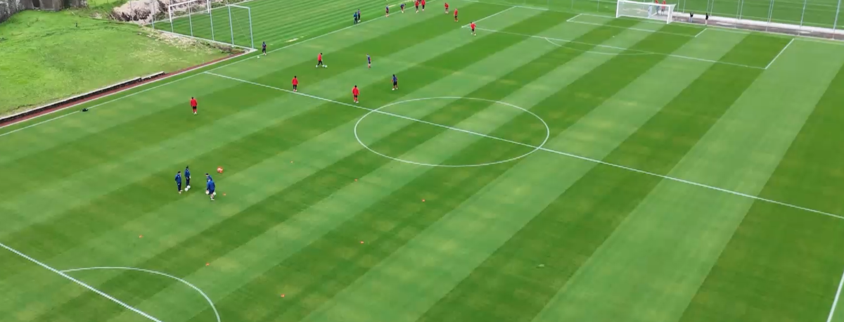 Imagem de Santa Clara já treina no novo relvado natural do centro de treinos na Ribeira Grande