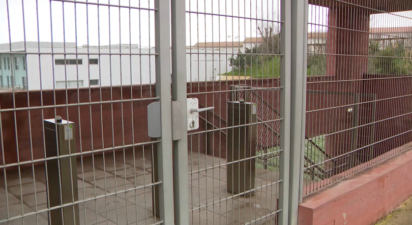 Imagem de Empresa responsável pela abertura e limpeza do pavilhão da EBI Canto da Maia não recebe há mais de um ano