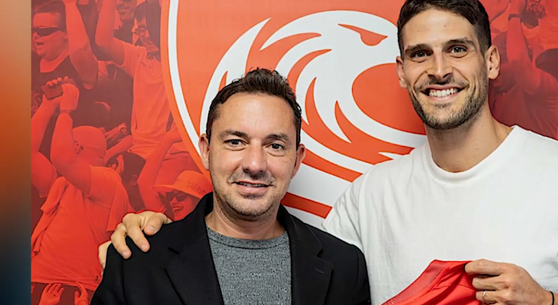 Imagem de Primeira Liga: Gonçalo Paciência assina com o Santa Clara até final da temporada