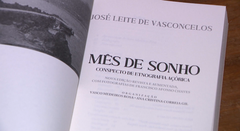 Imagem de 'Mês de Sonho': Livro original de Leite de Vasconcelos reestruturado por Ana Cristina Gil e Vasco Medeiros Rosa