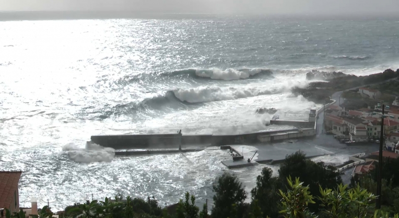 Imagem de Mau tempo encerra Estrada Regional nas Ribeiras do Pico por segurança