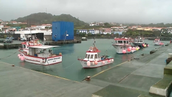 Imagem de Mau tempo: Pescadores de São Mateus da Calheta contestam medidas que deixaram embarcações na água