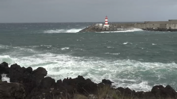 Imagem de Depressão Ingrid traz ventos fortes e agitação marítima aos Açores
