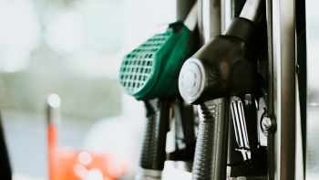 Imagem de Preço da gasolina baixa 2,2 cêntimos em fevereiro, gasóleo mantém o preço