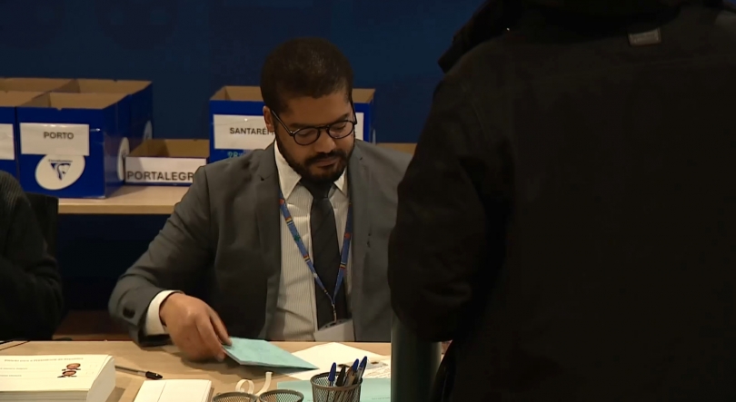 Imagem de Presidenciais 2026: Emigrantes já estão a votar antecipadamente para a segunda volta