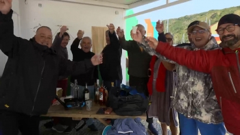 Imagem de Grupo ‘Barbatanas da Prainha’ cumpre tradição do primeiro mergulho de 2026