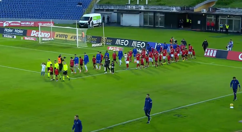 Imagem de Santa Clara perde com o Futebol Clube do Porto por 1-0