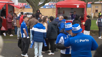 Imagem de Festa dos adeptos do FC Porto e do Santa Clara começou bem cedo