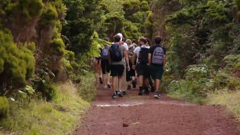 Imagem de Governo contra aplicação de taxas aos turistas que não cumpram regras nos trilhos