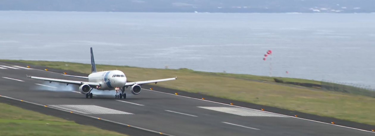 Imagem de CM da Horta reivindica reposição de 14 ligações diretas entre Lisboa-Horta-Lisboa